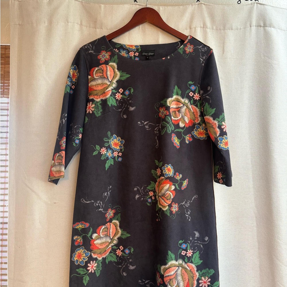 Floral Embroidered Black Long-Sleeve Shift Dress